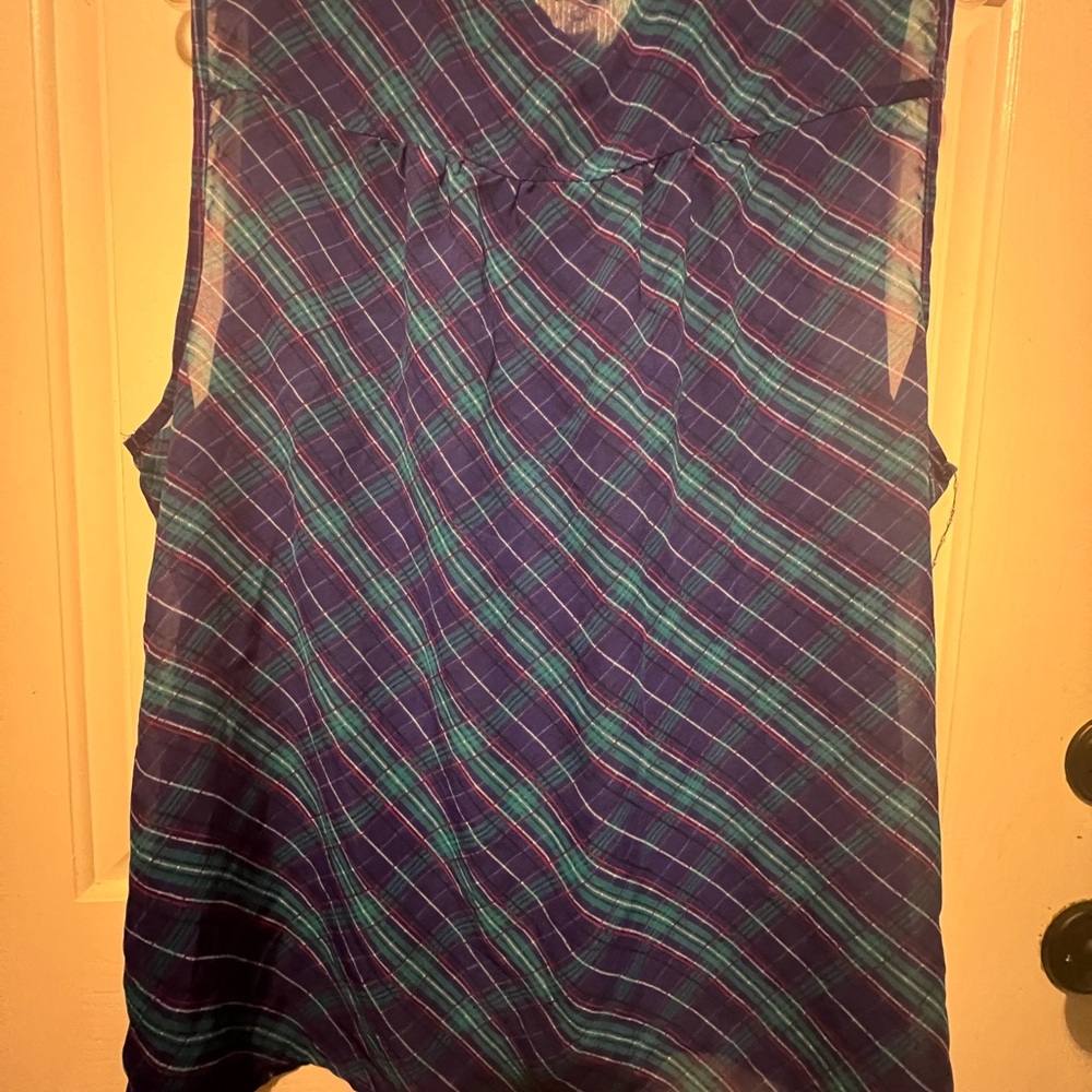 TORRID Multicolor pattern sleeveless blouse - Picture 3 of 6